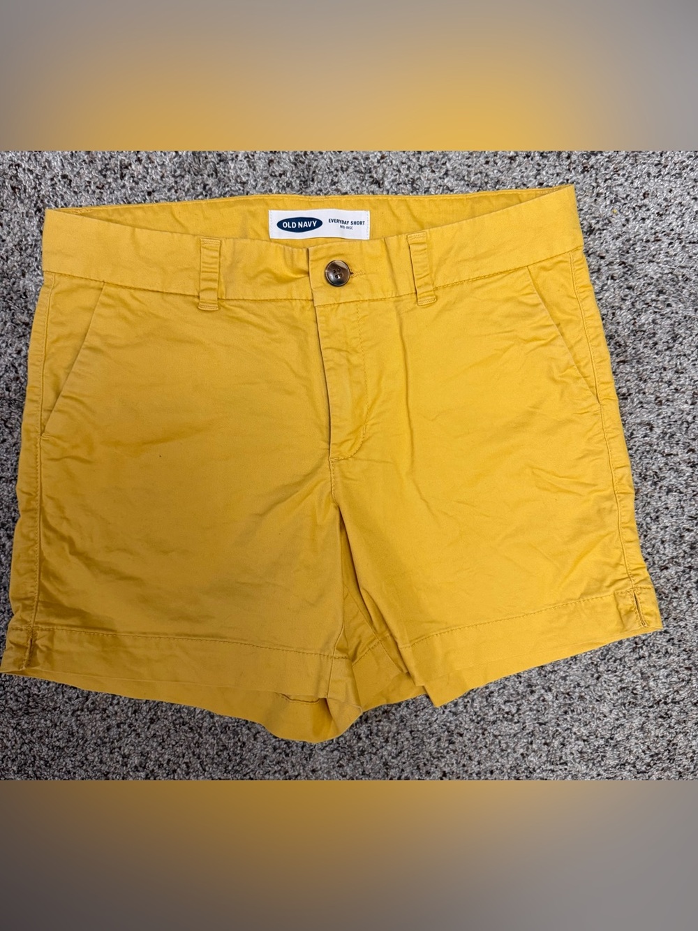 Women’s Yellow Old Navy Everyday Short Mid-Rise Size 4 GUC